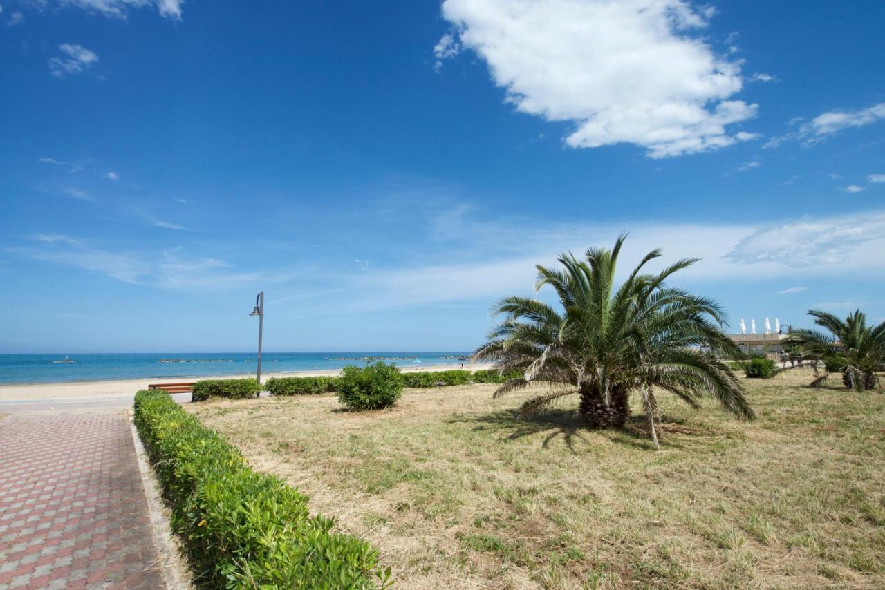 Mazzarosa Residence Roseto Degli Abruzzi Exterior photo