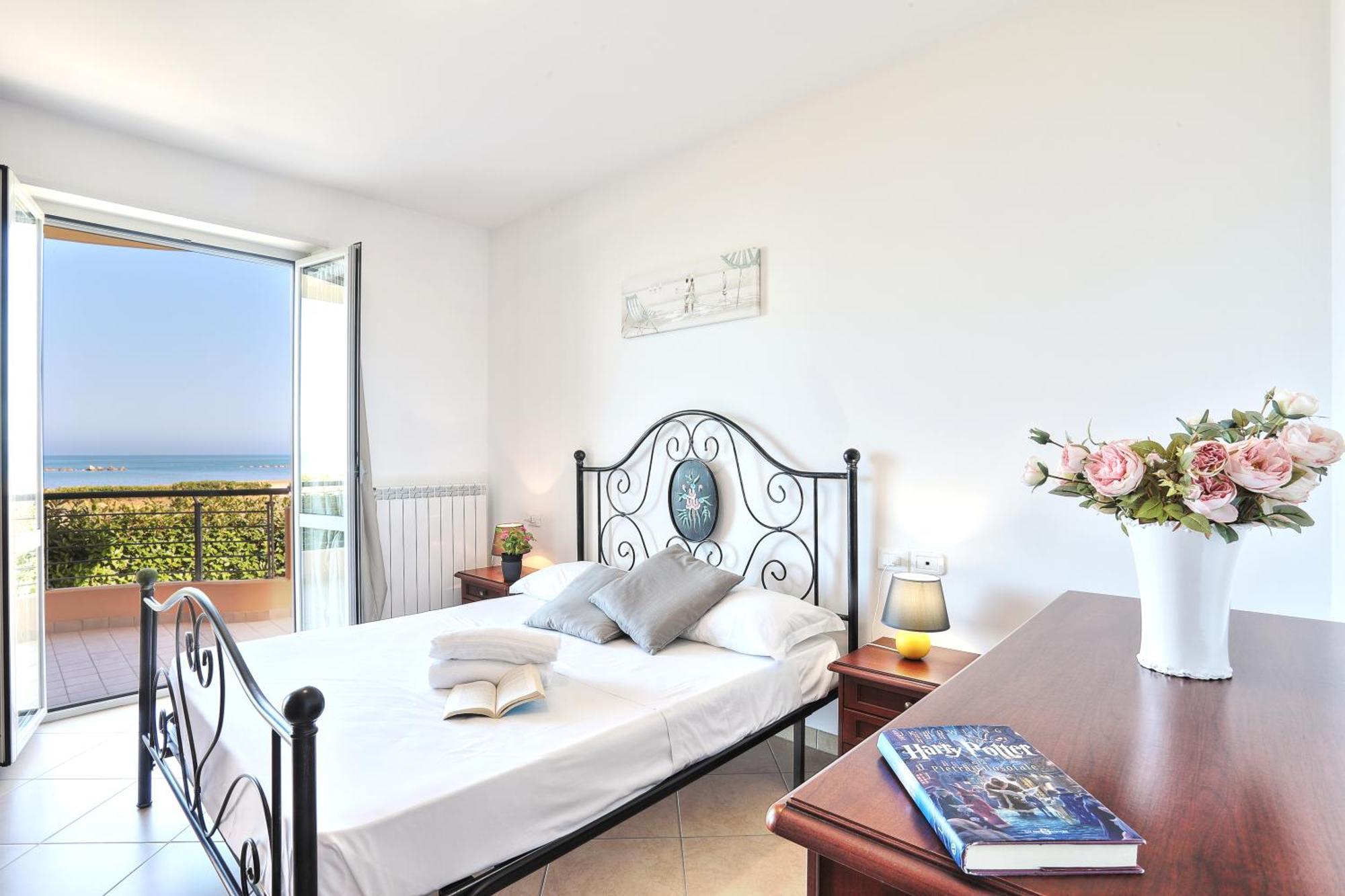 Mazzarosa Residence Roseto Degli Abruzzi Exterior photo